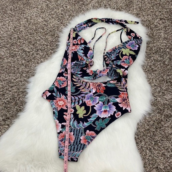 NWT $78 Raisins Puerto Vallarta One Piece
Bathing Suit Floral Print Boho Medium - Picture 7 of 13